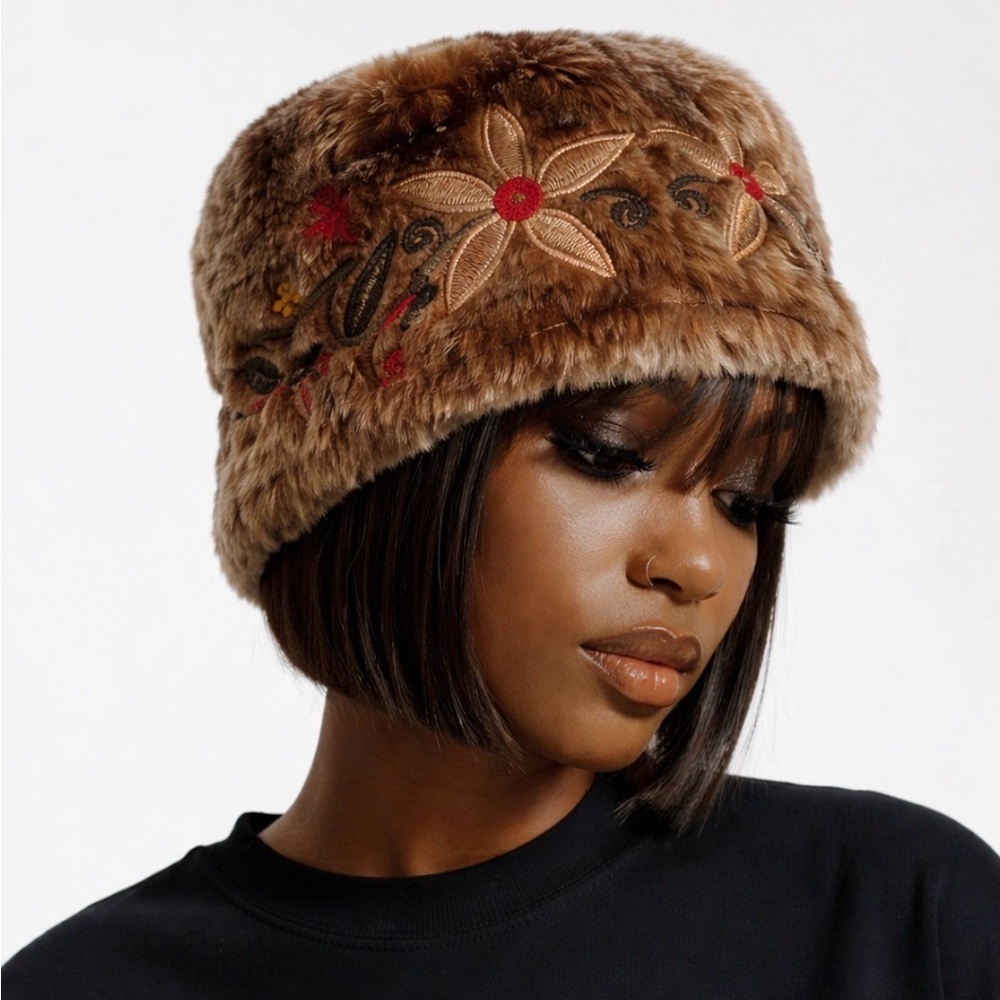 Vintage Women’s faux fur hat good condition Used